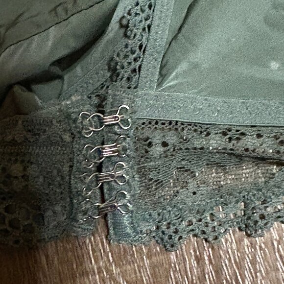 Victoria's Secret Lace Bralette Size Medium Green - Excellent condition - Picture 9 of 10
